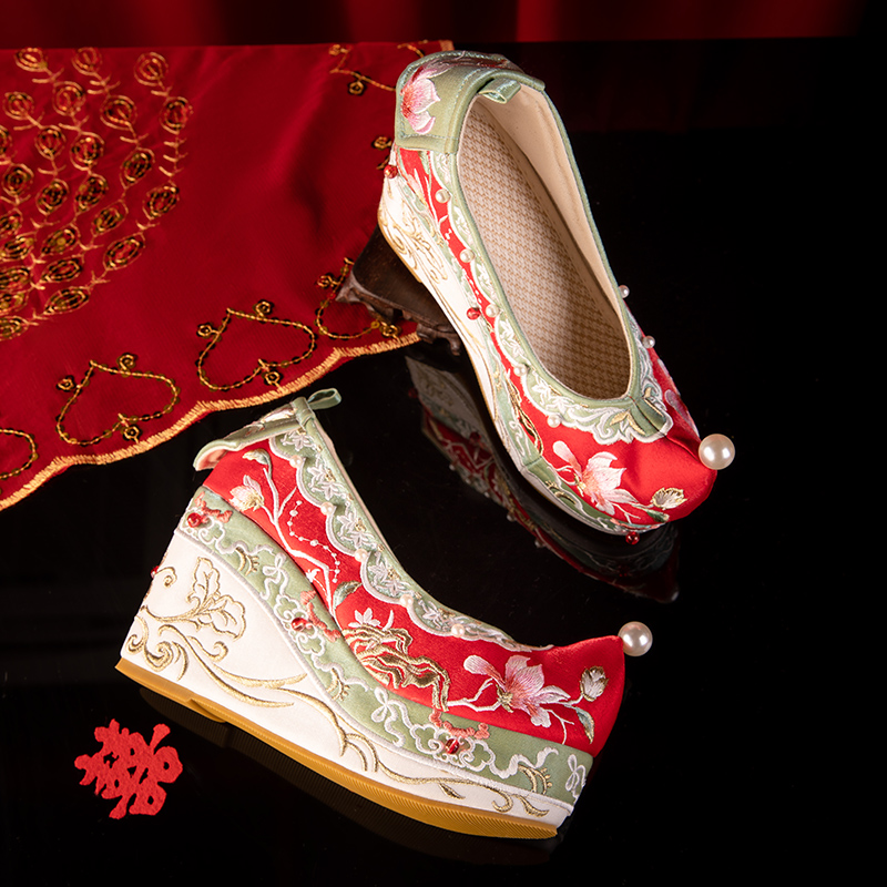 秀禾婚鞋女中式古风婚鞋坡跟10cm增高绑带改良唐风翘头刺绣汉服鞋 - 图3