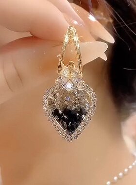 渐变水晶爱心耳环女2026年新款潮高级感个性耳坠小众银针甜美耳饰