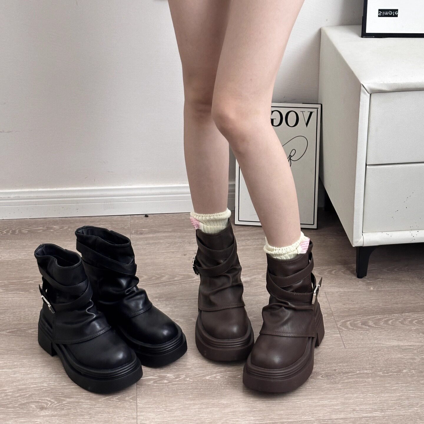 黑色英伦风皮带扣厚底马丁靴女2025秋冬新款复古百搭增高显瘦短靴,淘宝优惠券,粉丝福利购,淘宝优惠卷