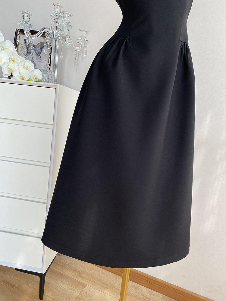 黑色复古连衣裙女夏季长裙小众设计高级感气质赫本风吊带礼服裙子