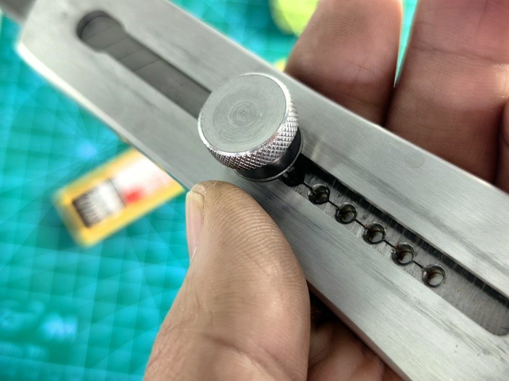 良汇18mm重型不锈钢美工刀墙纸刀手工制作介刀架美缝木工装修包邮_虎窝淘