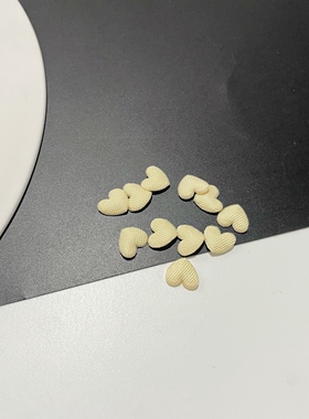 1*1cm 可爱迷你布艺小爱心娃衣配饰宠物发夹diy材料