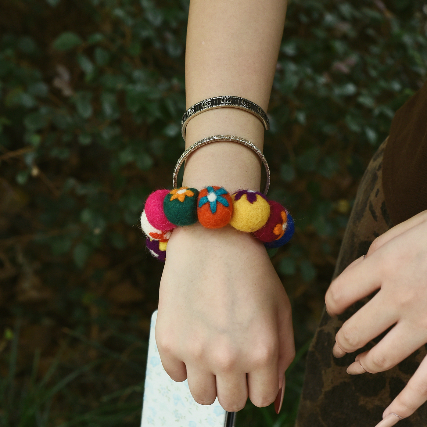 个性创意潮小花手环式挂件彩色包挂手机手工羊毛毡挂饰尼泊尔进口 - 图0
