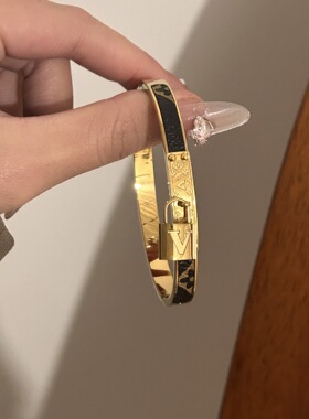 跨境欧美简约冷淡风老花皮锁头手镯女钛钢小众设计百搭轻奢感