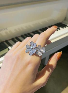 三叶草镶钻戒指高级感冷淡风