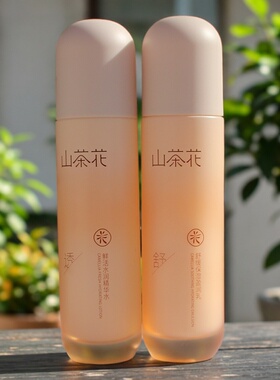 山茶花护肤品滋润面部