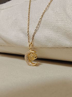 项链女爆款韩式设计轻奢小众锁骨链简约复古时尚带钻月亮钛钢配饰