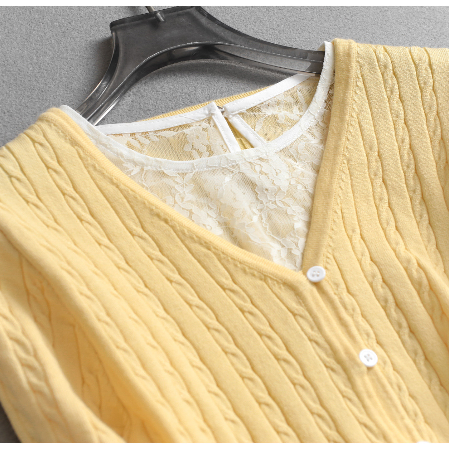 黄色绞花显瘦V领毛衣开衫蕾丝两件套2025秋新款叠穿女针织衫V486,淘宝优惠券,粉丝福利购,淘宝优惠卷