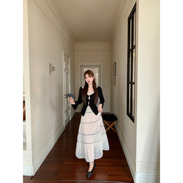 ສິ້ນຕົ້ນປີ hollow lace top + skirt ສອງສິ້ນ