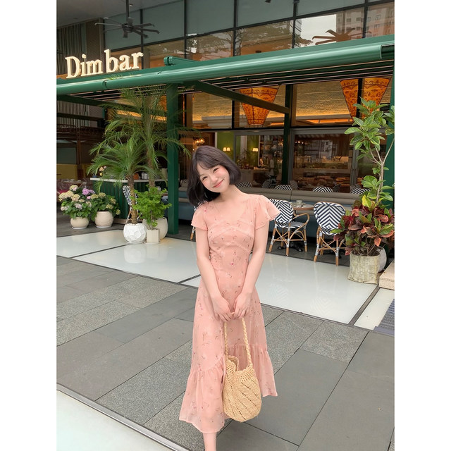ເສື້ອຍືດຄໍ V ດອກສາມສີຫວານ