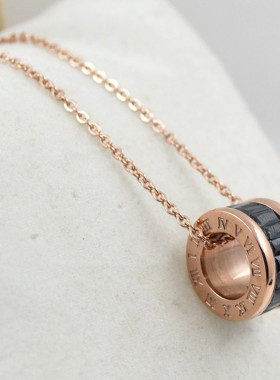 彩色冰晶石罗马数字钛钢吊坠项链