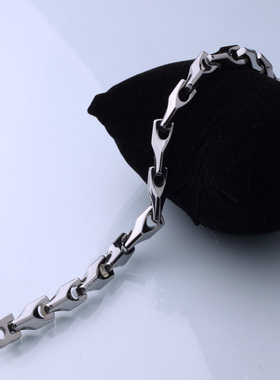 钨金配饰大气手环