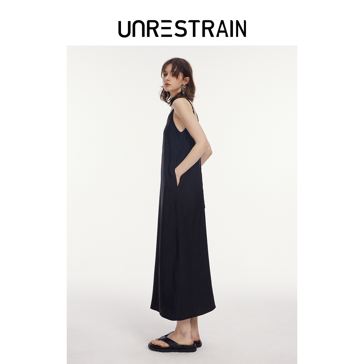 【UNRESTRAIN】UNR设计师品牌24夏新品黑色知性舒适吊带连衣裙女