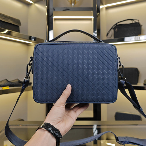 新款潮牌单肩斜挎包男真皮编织小挎包女两用手包休闲横款男士皮包 - 图0