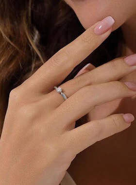 法国chrry koop款 经典四爪30分莫桑石戒指女s925银满天星婚戒