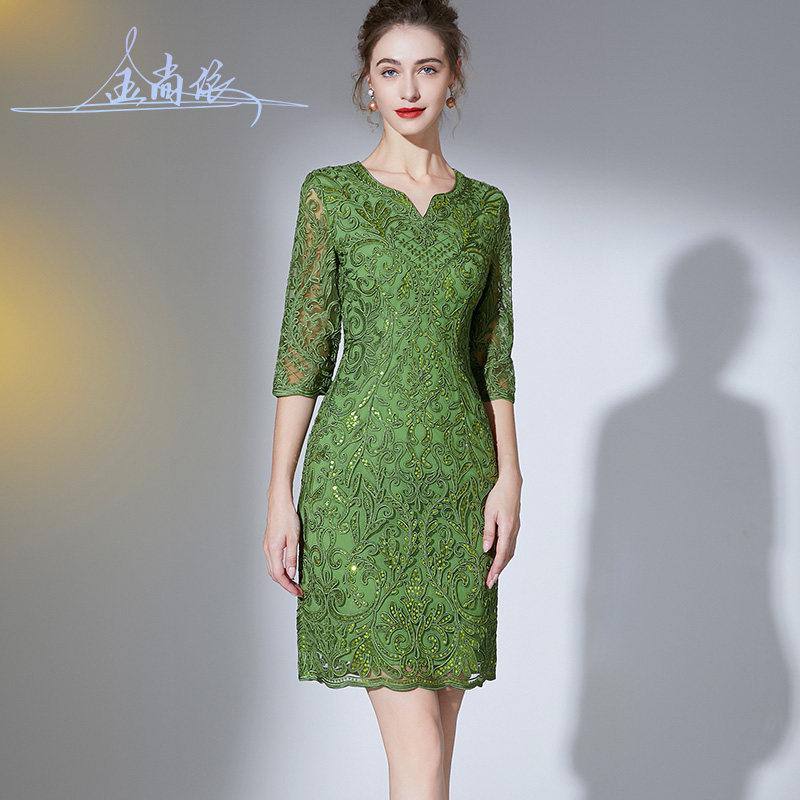 气质日常可穿妈妈装礼服2024春秋新款V领正式场合婆婆刺绣连衣裙
