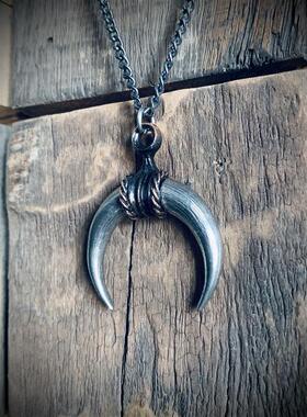 alchemy朋克牛角精致月亮吊坠