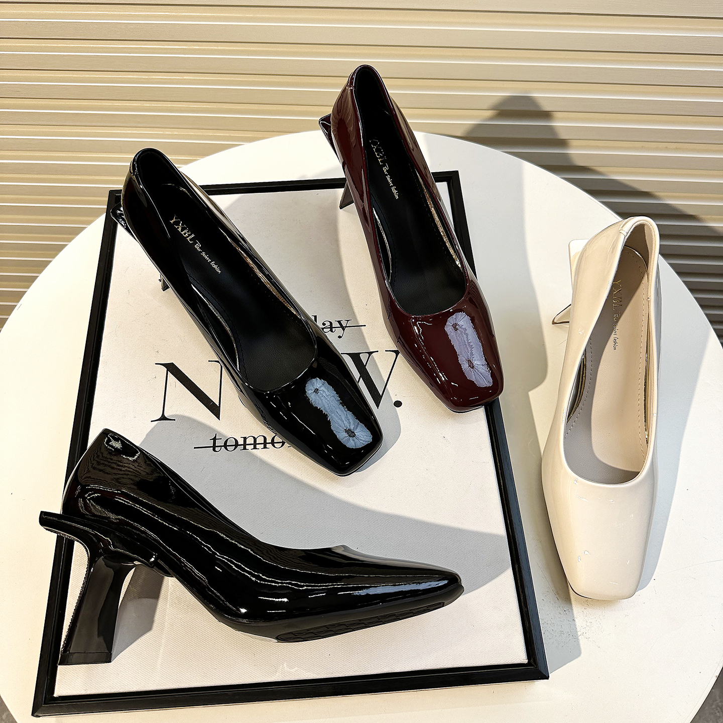 职业高跟鞋女粗跟软皮不累脚红色2025秋新款水钻漆皮方头单鞋婚鞋 - 图3