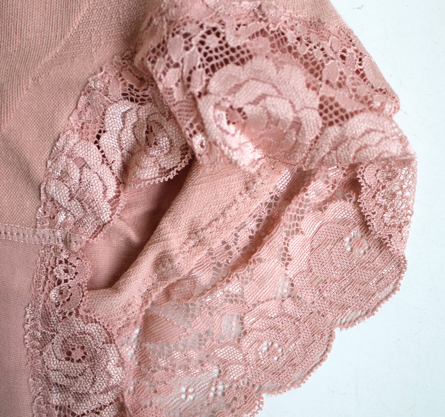 Japanese high-waisted belly-control panties, lace shaping pants