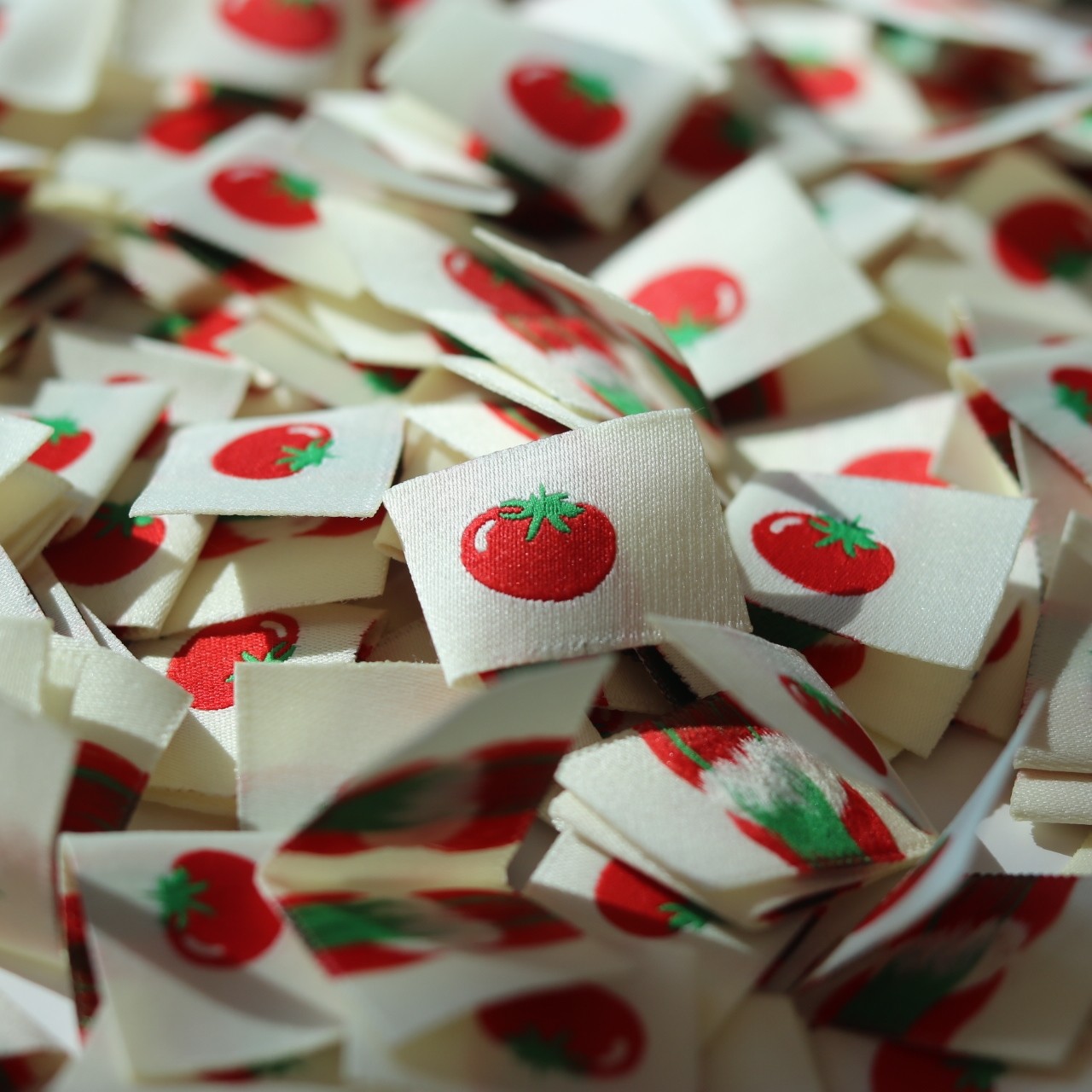 小番茄水果布标洗标手工辅料织唛手帐贴标签发圈对折标肠圈现货,淘宝优惠券,粉丝福利购,淘宝优惠卷