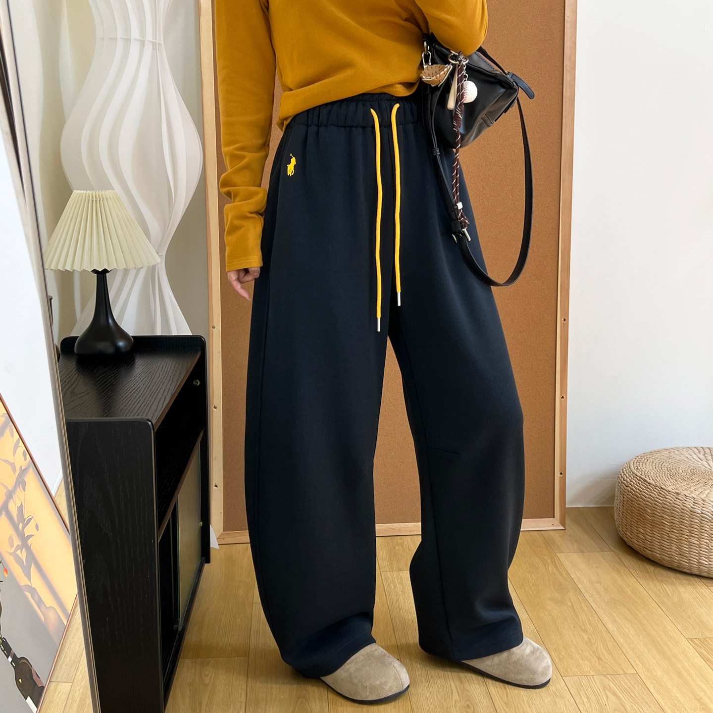 加绒加厚保暖垂坠感拖地香蕉裤冬季小马刺绣松紧腰阔腿弯刀卫裤女,淘宝优惠券,粉丝福利购,淘宝优惠卷