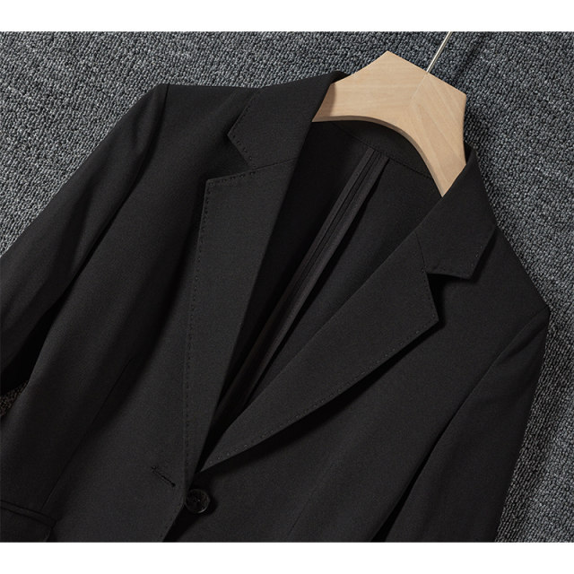 ຊຸດເສື້ອແຂນສັ້ນສີດຳຂອງຜູ້ຍິງແບບໃໝ່