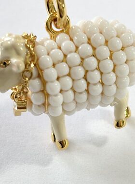 新款跨境珐琅釉立体白色绵羊吊坠萌宠动物系列百搭钥匙扣锁骨链潮