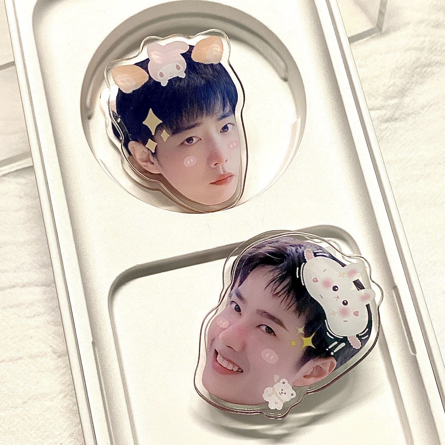 Customized mobile phone airbag holder based on drawings