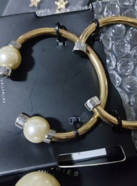 Zara手镯套装标价12欧仿珍珠