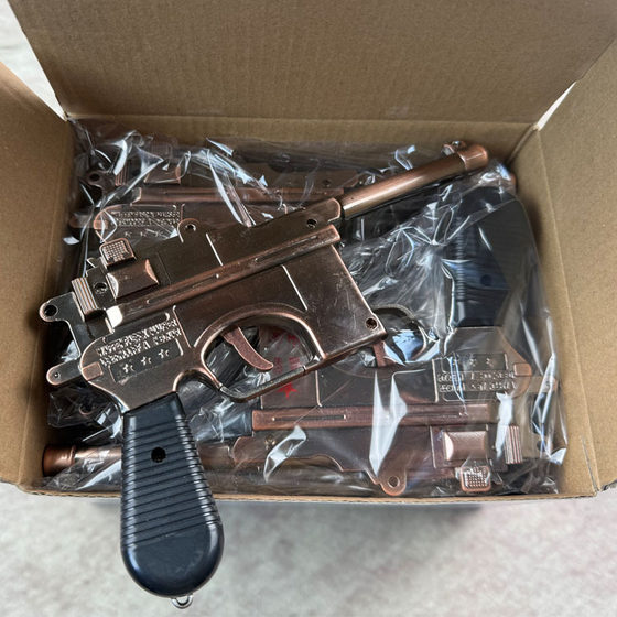 古铜色驳壳枪景区留念玩具枪毛瑟塑料模型怀旧枪王八盒子不可发射