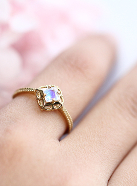 2019新款天然月光石戒指公主方