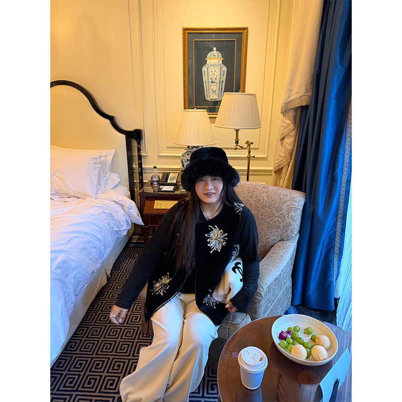 铅笔小鑫大码女装重工钉珠烟花复古吸睛圆领保暖马甲,淘宝优惠券,粉丝福利购,淘宝优惠卷