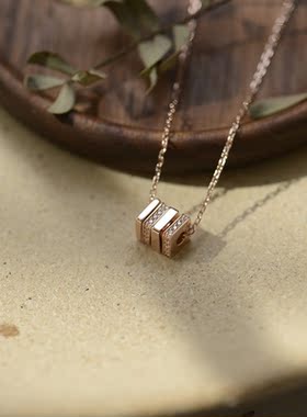 镀18k玫瑰金方块镶钻轻奢吊坠