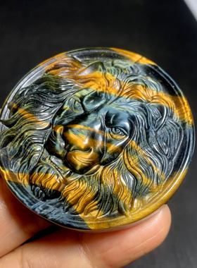天然黄蓝虎雄狮圆牌黄虎石吊坠