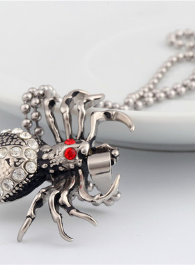 欧美复古朋克万圣节风红蜘蛛钛钢项链吊坠潮男个性吊坠饰厂家