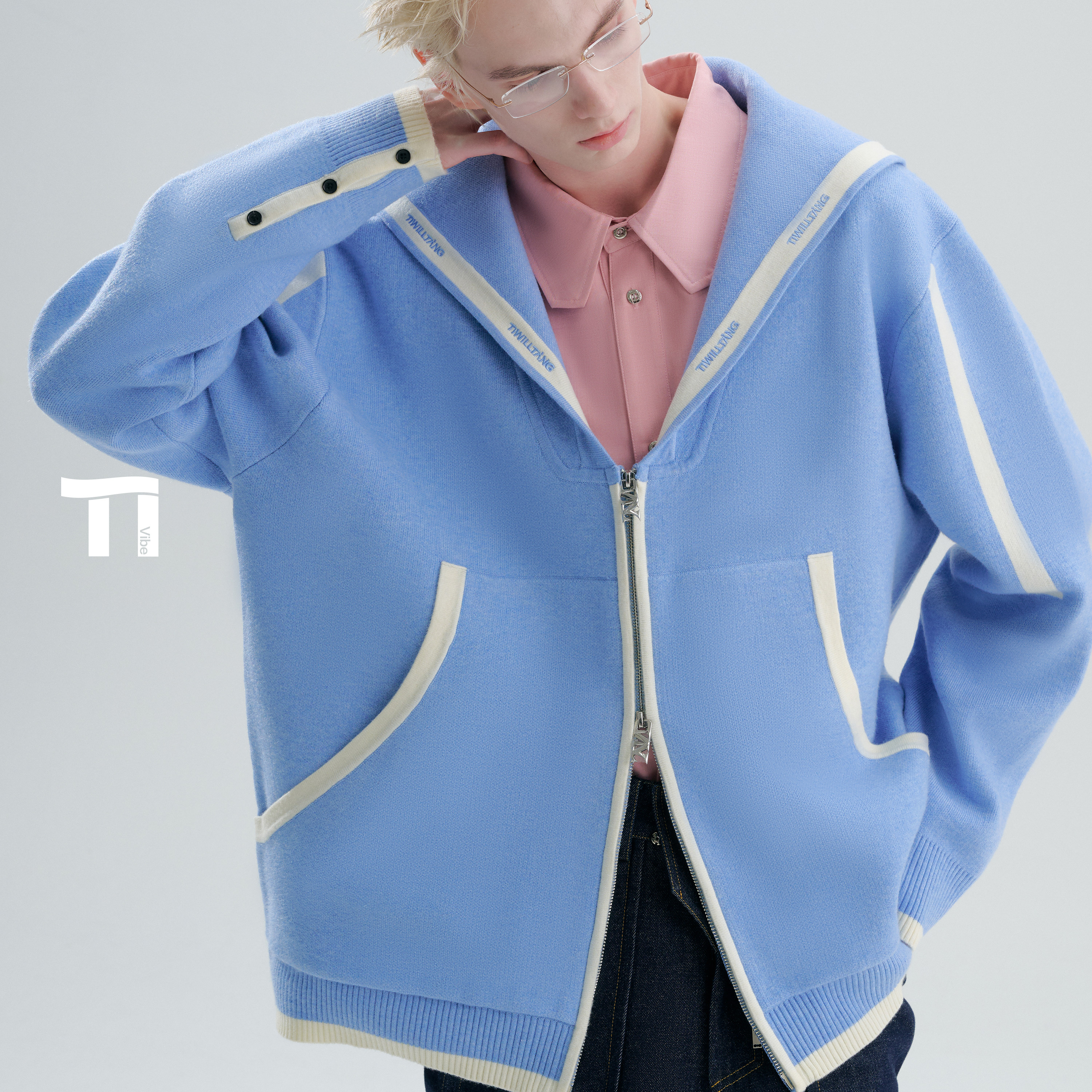 启世录TIWILLTANG“钰珏净谧”航迹翎线领间昭熙条纹解构撞色开衫,淘宝优惠券,粉丝福利购,淘宝优惠卷