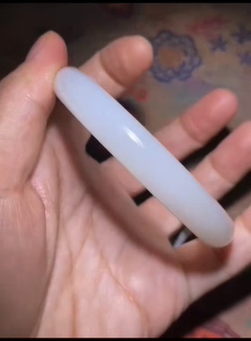 高品质新疆和田玉圆条手镯一级白油性细度糯性强 有皮色 圈口54mm