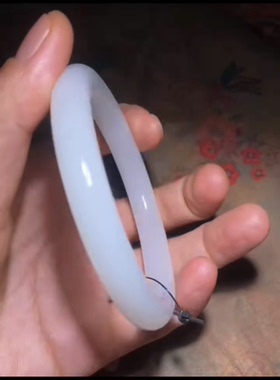 新疆和田玉籽料 圆条大圈口手镯 一级白 油性脂粉好有毛孔 59圈口