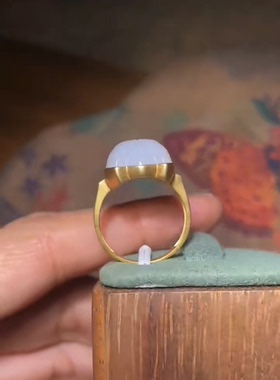 精品新疆和田玉籽料18K镶嵌一鸣惊人戒指 高白细腻重金镶嵌14号圈