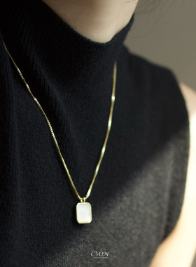 CVON方形贝壳项链女天然贝母吊坠轻奢高级感锁骨链内搭毛衣链配饰