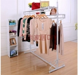 Одежда одежды на пол полки одежды двойные островные полки с обеих сторон и высокие и низкие полки в европейском стиле