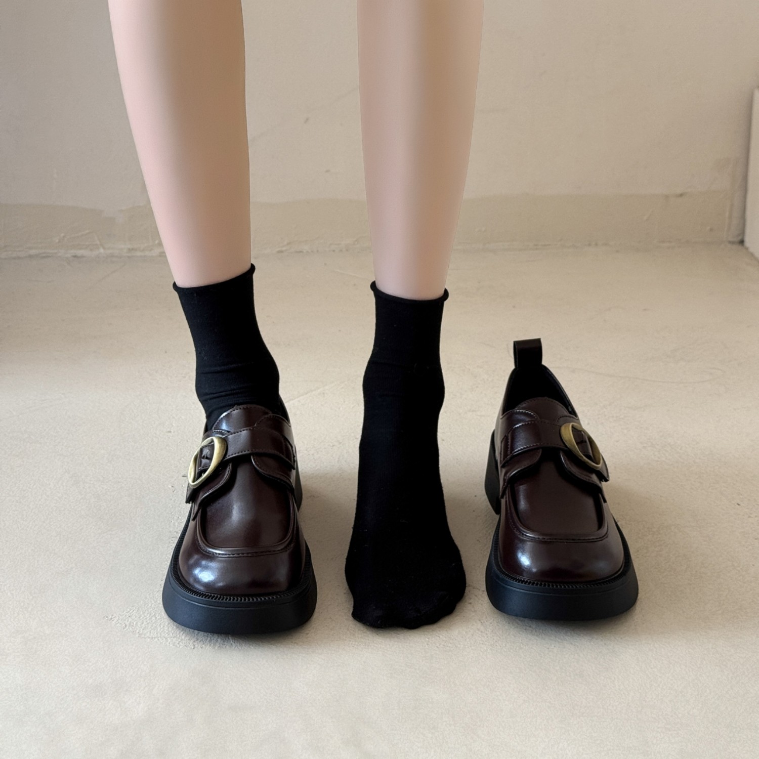 英伦风通勤小皮鞋女2025新款百搭配裙子黑色单鞋软底魔术贴乐福鞋,淘宝优惠券,粉丝福利购,淘宝优惠卷