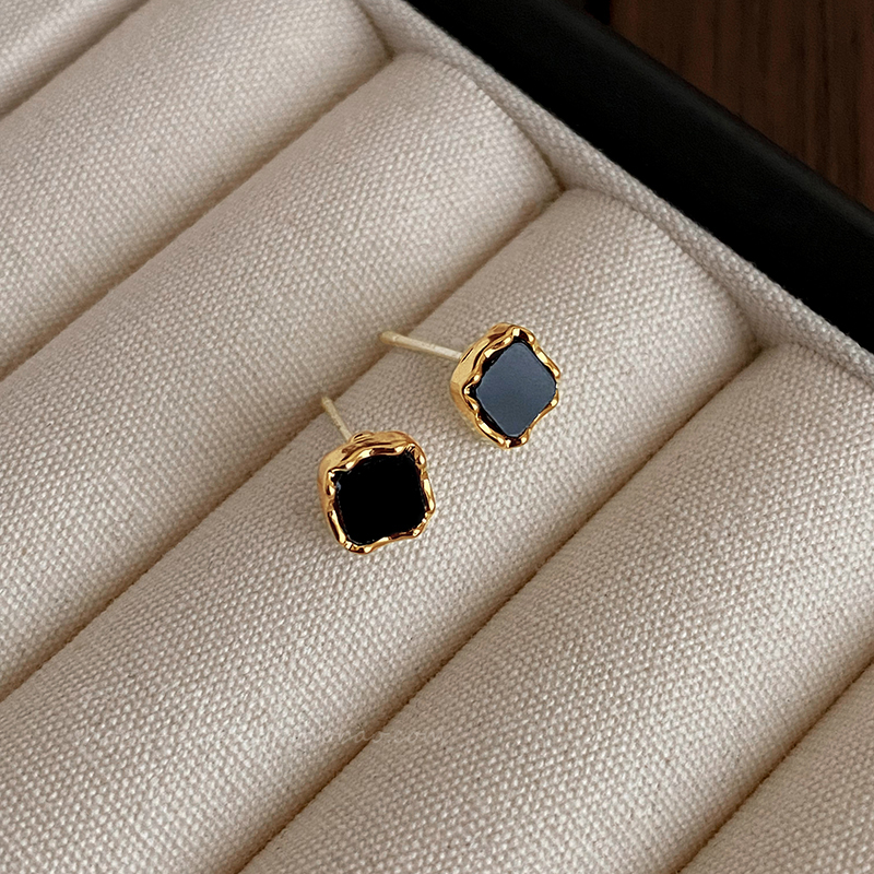 精致简约黑色方形小耳钉女2025新款爆款耳环时尚网红高级感耳饰品,淘宝优惠券,粉丝福利购,淘宝优惠卷