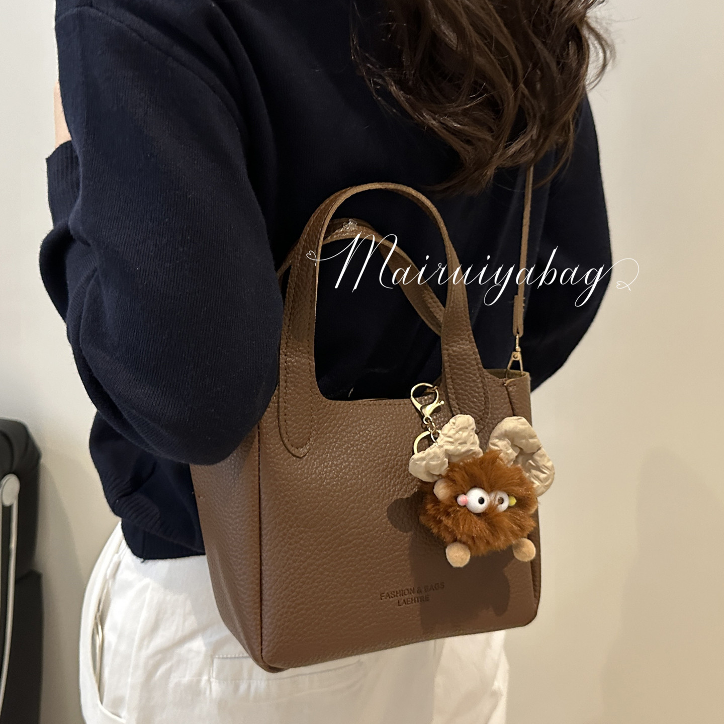 高级感小众包包女秋冬复古2025新款休闲单肩斜挎包女士手提水桶包 - 图0