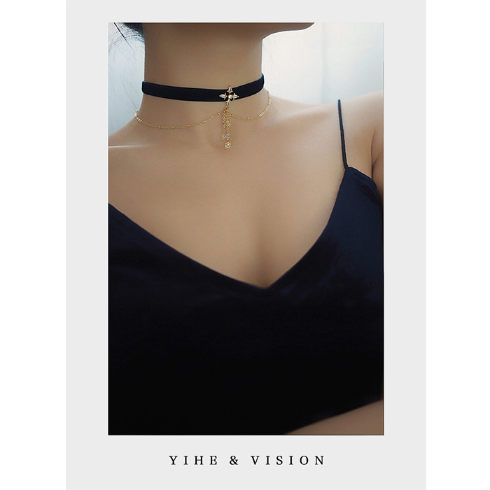 YIHE choker 原创设计秋冬款姓感气质高级群青蓝双面天鹅绒颈带 YIHE choker 原创设计秋冬款姓感气质高级群青蓝双面天鹅绒颈带