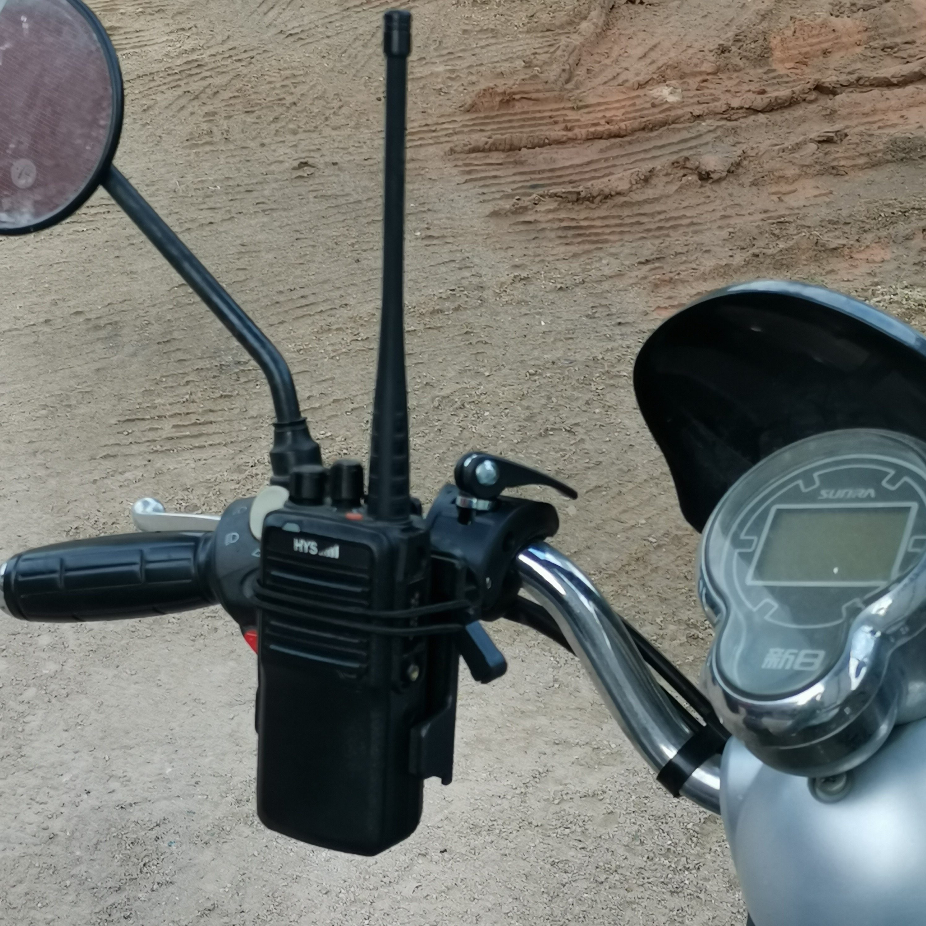 手台手咪车载支架汽车摩托车电动车自行车通用牢固不晃夹子支架,淘宝优惠券,粉丝福利购,淘宝优惠卷