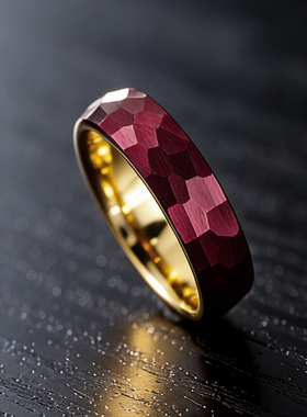 飒雅锤纹钨金本命年红色戒指
