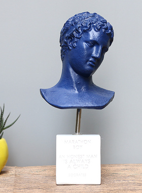 马拉松男孩人物雕像样板房树脂