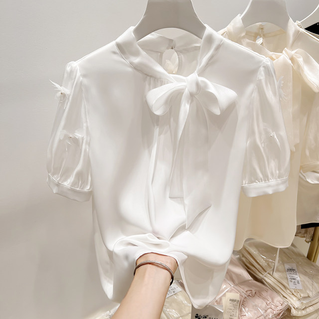 2025 ຮູບແບບໃໝ່ຂອງເກົາຫຼີ 2025 Slim Stand-up Collar Lace-up Sleeves Butterfly Decoration Short-Sleeved Chiffon Shirt for Women Summer