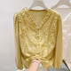 2026 ຮູບແບບໃຫມ່ຂອງຝຣັ່ງແບບ V-neck lace fungus ເຕົ້ານົມດຽວສີແຂງເສື້ອ chiffon ແຂນຍາວສໍາລັບແມ່ຍິງໃນພາກຮຽນ spring